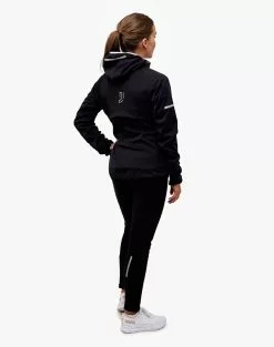 Johaug Concept Jacket Tblck -Vinterklær Salg 2023 220442 Concept Jacket TBLCK MODEL 1 Johaug 5 ee574b6dfe